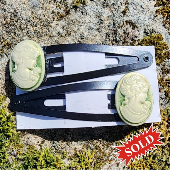 Hand Crafted Accessories - Cameo Clips